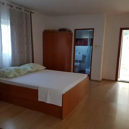 Snjezana * Pag Town