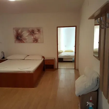 Snjezana Apartamento Pag Town