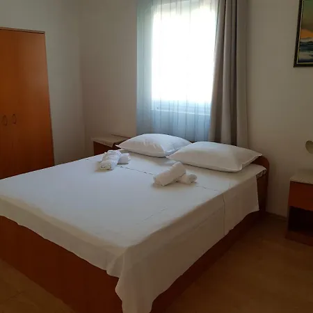 Snjezana Apartamento Pag Town